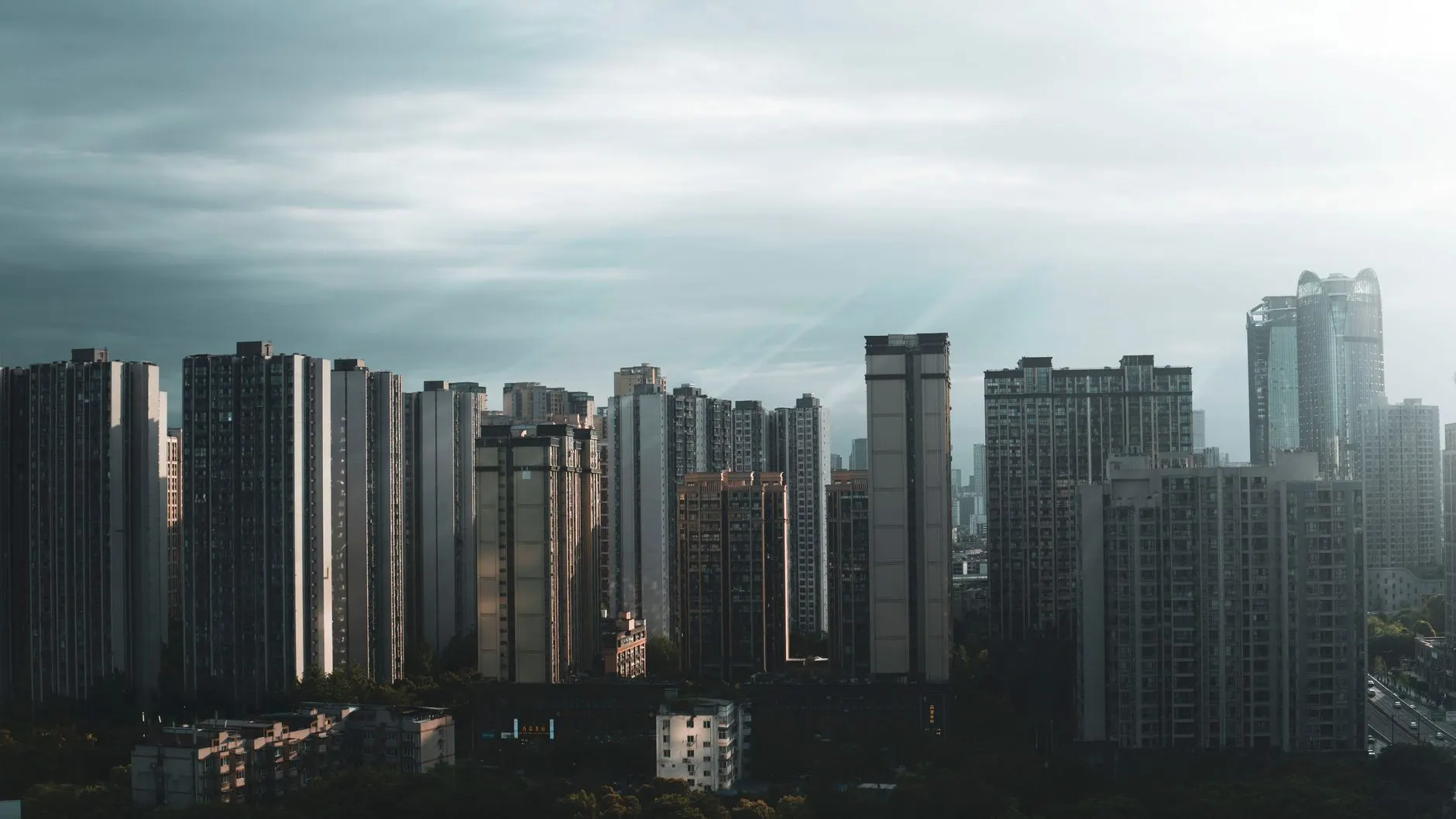 中小企业股权激励方案对比：员工持股与期权计划的选择